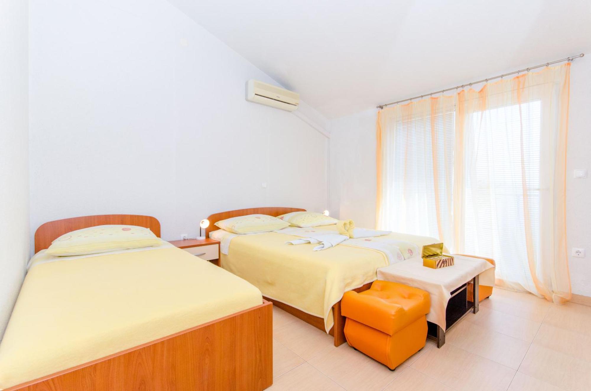 Knezovicapartments Živogošće Exteriör bild