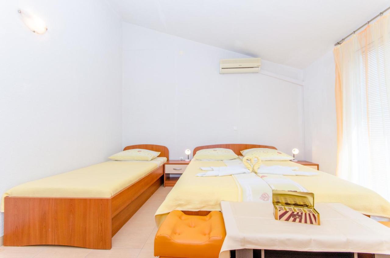 Knezovicapartments Živogošće Exteriör bild